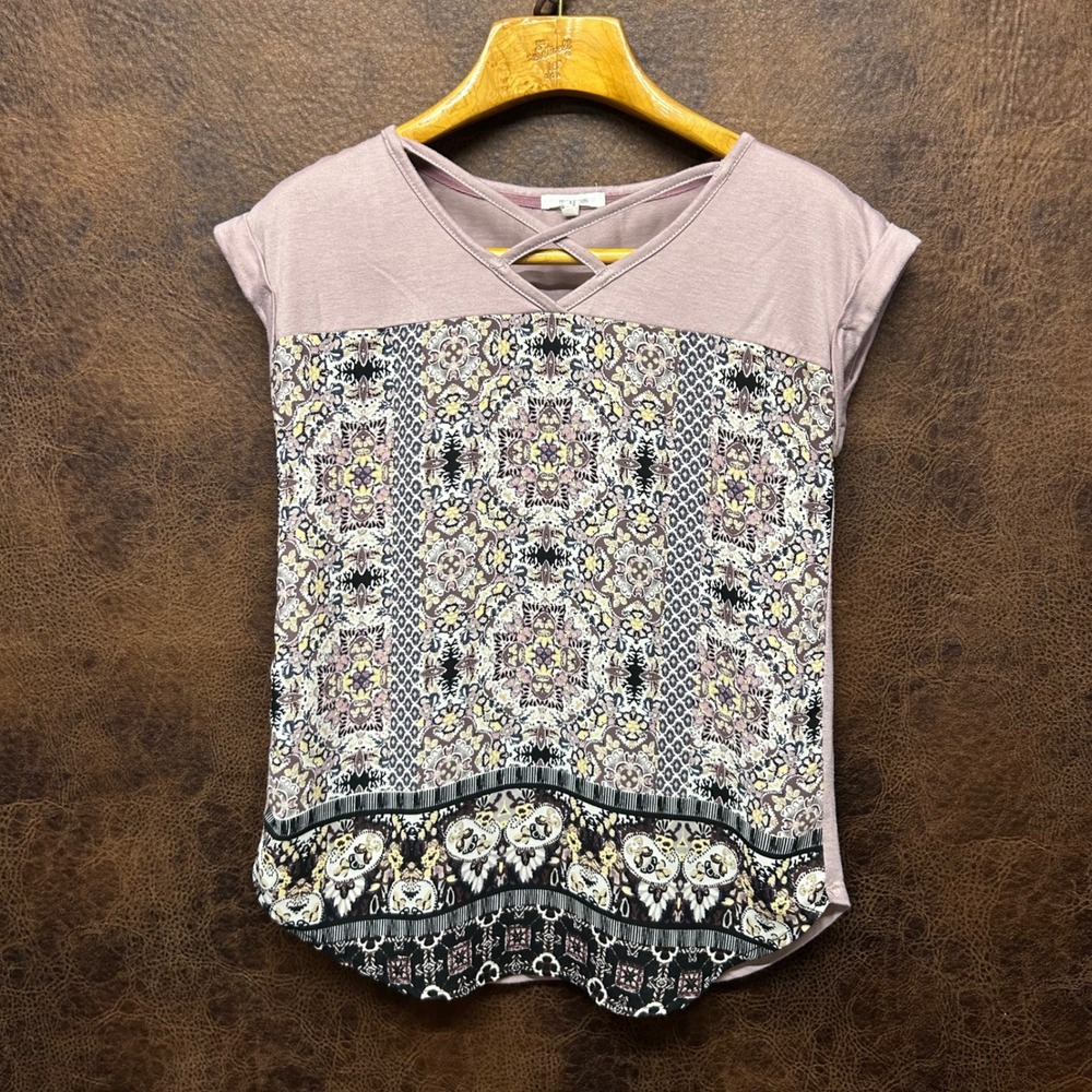 Maurices XS Boho Aztec Medallion Cross V-Neck Short Sleeve Blouse Mauve Pink